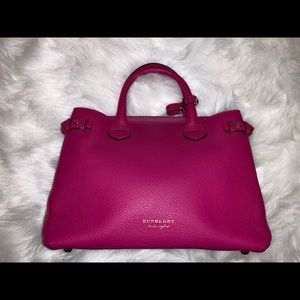 Banner in leather and house check